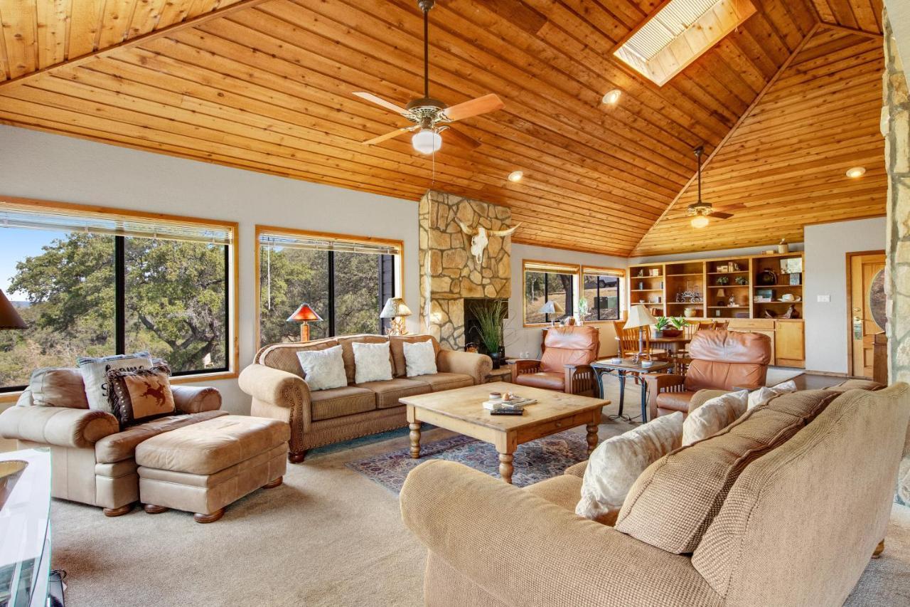 Spicewood Treehouse Villa Exterior photo