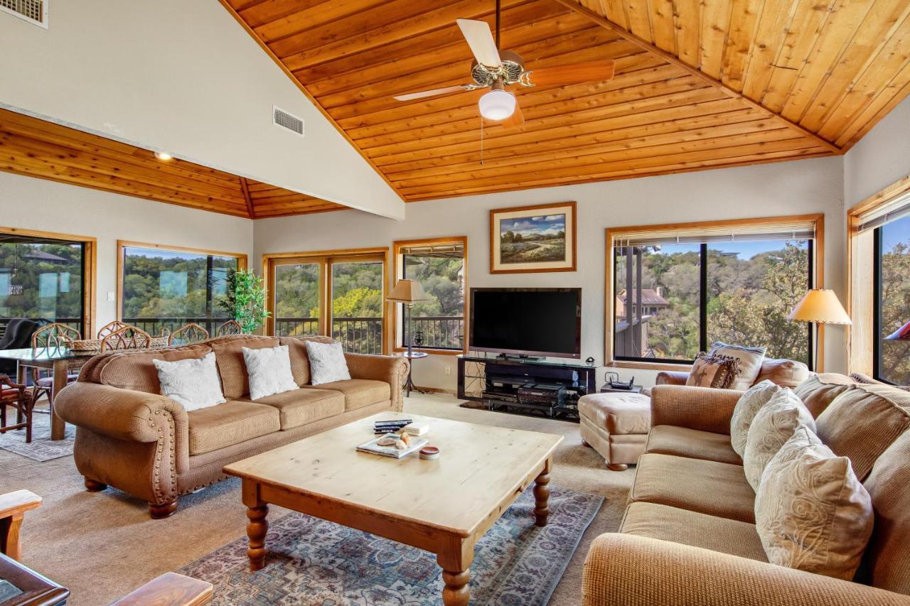 Spicewood Treehouse Villa Exterior photo